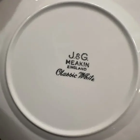 2 J & G Meakin England Classic White Pie Desert Plates RARE Scalloped EXCELLENT - Picture 5 of 5
